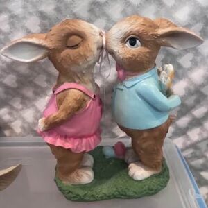 Easter bunnies kissing